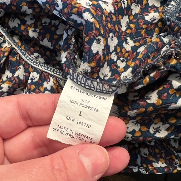 Women’s Sienna Sky Large Floral V-Neck Top - Picture 9 of 10